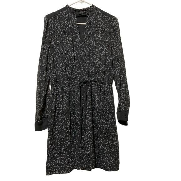 Club Monaco Dresses & Skirts - CLUB MONACO Quanni Dress Size L Mini Black White Geometrical Pattern